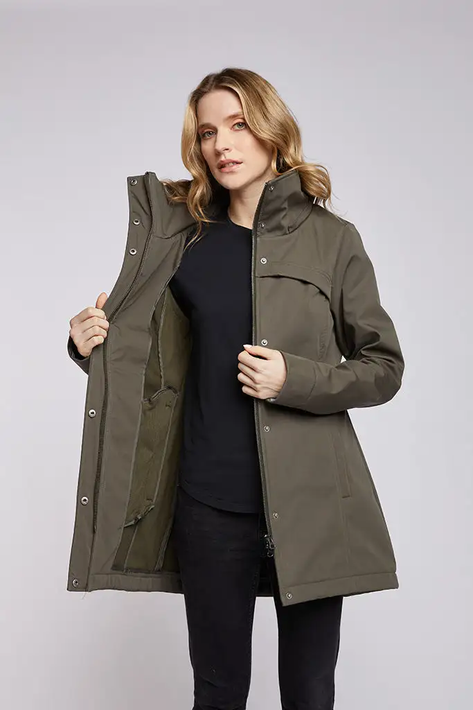 Hanna Ultimate Travel Jacket: Defy the Ordinary, Embrace the Extraordinary