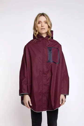 Harper Poncho, featherlight, packable rain protection—unleash your adventure.