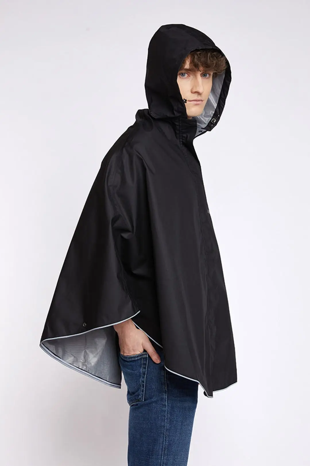Harper Poncho, featherlight, packable rain protection—unleash your adventure.