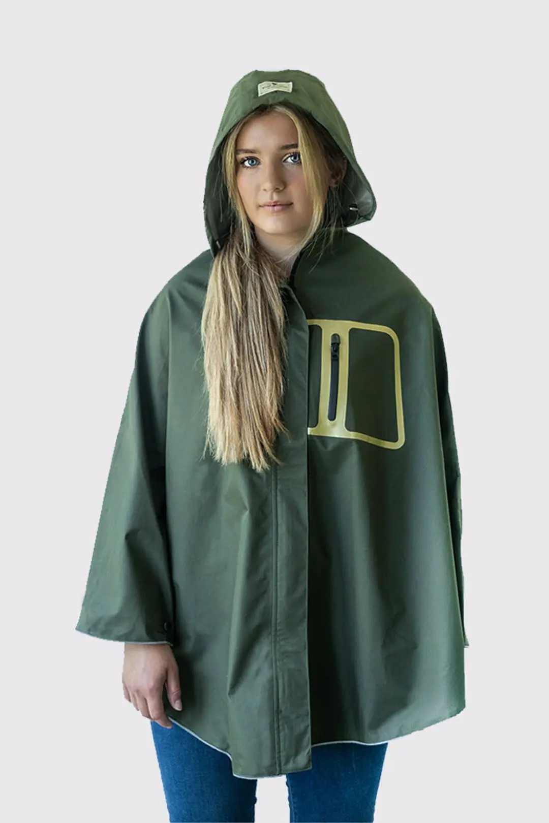Harper Poncho, featherlight, packable rain protection—unleash your adventure.